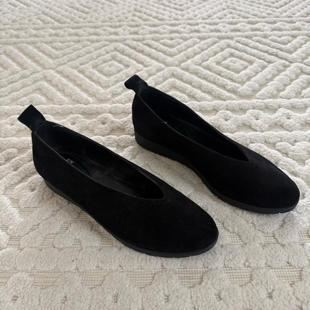 Eileen Fisher Black Suede Ballet Flats Size 9 Minimalist Slip On Comfort Shoe